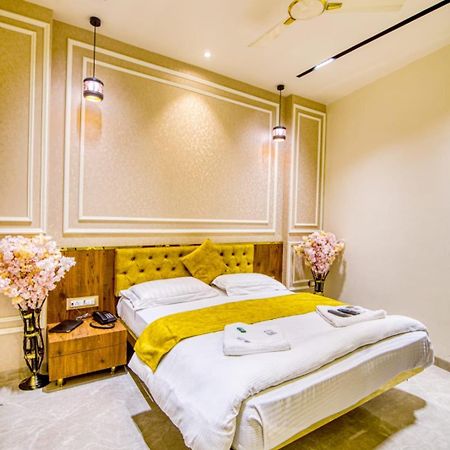 ลา โฮเต็ล เมโทร Hotel มุมไบ ภายนอก รูปภาพ