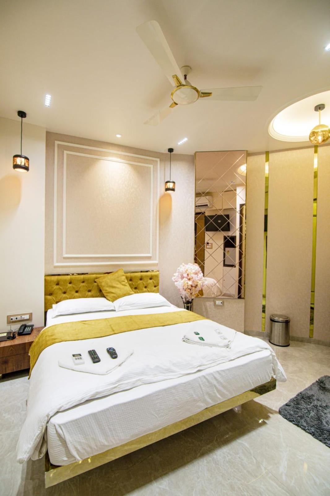 ลา โฮเต็ล เมโทร Hotel มุมไบ ภายนอก รูปภาพ