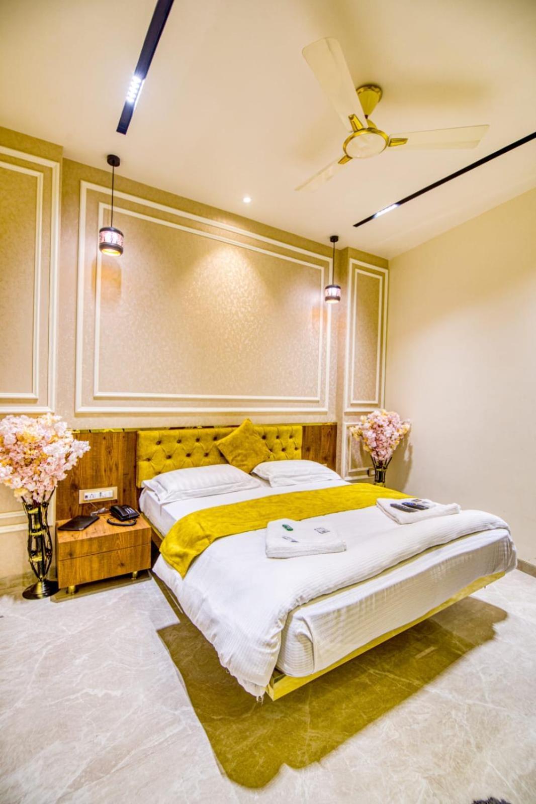 ลา โฮเต็ล เมโทร Hotel มุมไบ ภายนอก รูปภาพ