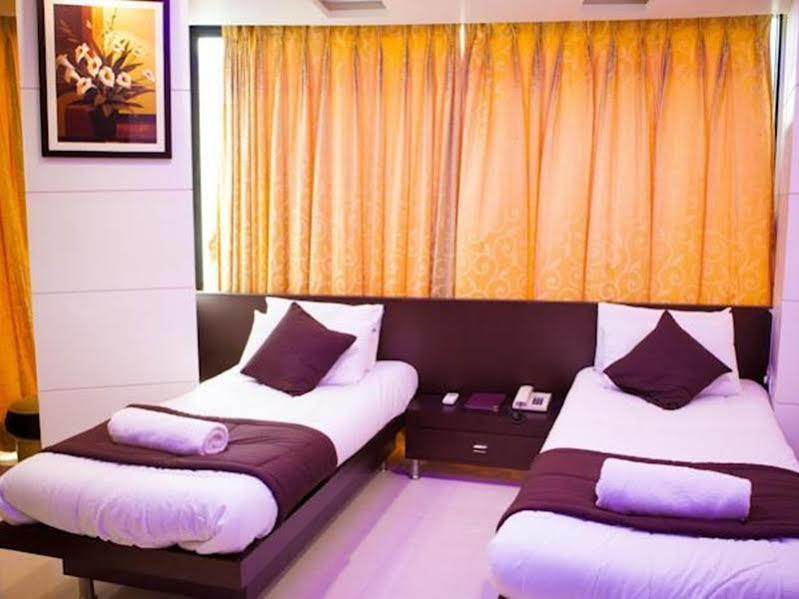 ลา โฮเต็ล เมโทร Hotel มุมไบ ภายนอก รูปภาพ