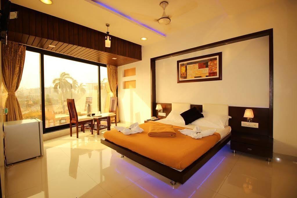ลา โฮเต็ล เมโทร Hotel มุมไบ ภายนอก รูปภาพ
