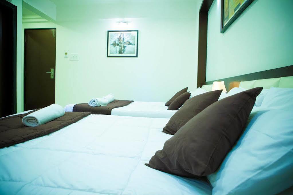ลา โฮเต็ล เมโทร Hotel มุมไบ ภายนอก รูปภาพ